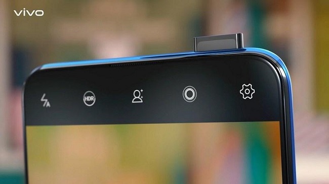 Để sở hữu màn hình tràn viền, vivo đã thiết kế camera selfie pop up cho vivo v15